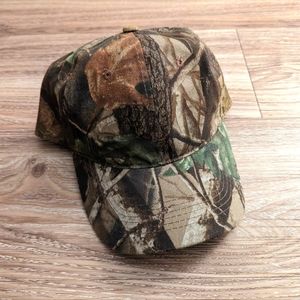 Realtree camo snapback trucker hat